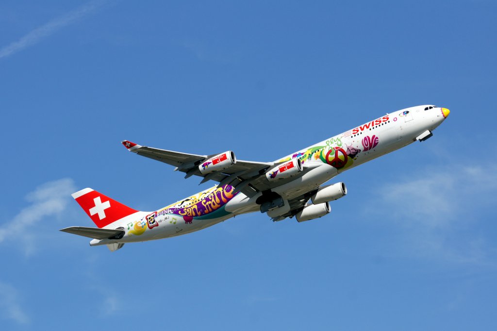 Ein Airbus A-340-313X von Swiss International Air Lines mit der Kennung HB-JMJ aufgenommen am 03.10.2010 am Zricher Flughafen.