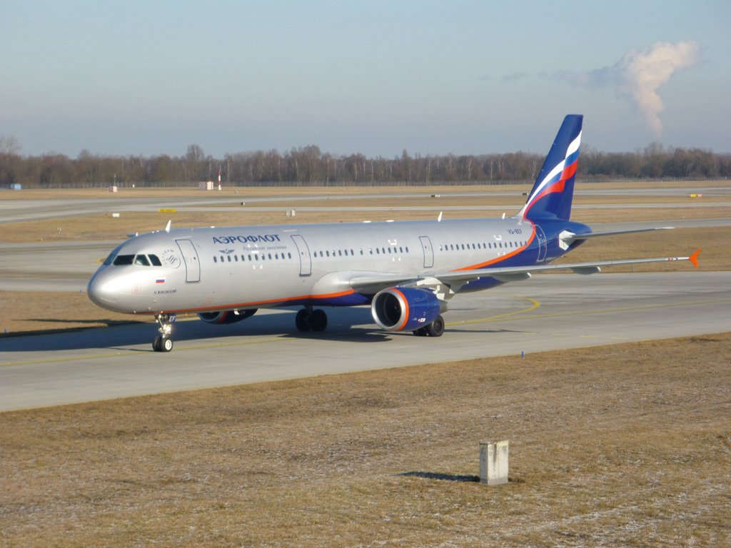 Ein Airbus A321, der Aeroflot, mit Registration VQ-BEF am Flughafen Mnchen.