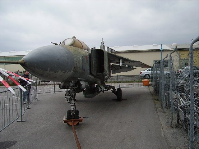 Ein altes Kampfflugzeug des Technik Museums Sinsheim fotografier 2007.