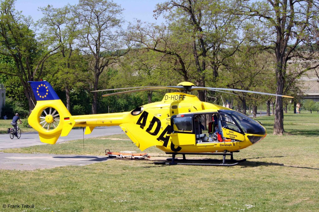 Ein Eurocopter EC-135 P2 von der ADAC Luftrettung mit der Kennung D-HOFF aufgenommen am 23.04.11 in Wrzburg