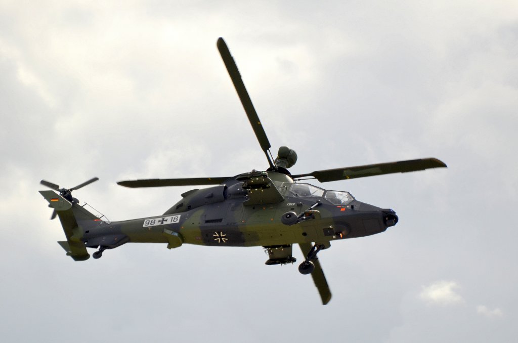 Ein Eurocopter Tiger im Flugdisplay auf der ILA Berlin am 15.09.12