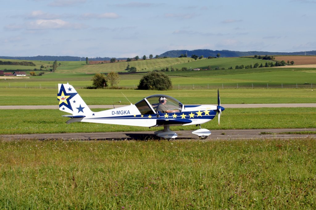 Ein Ultra Leicht Flugzeug mit der Kennung D-MGKA aufgenommen am 11.09.10 am Flugplatz Donaueschingen.
