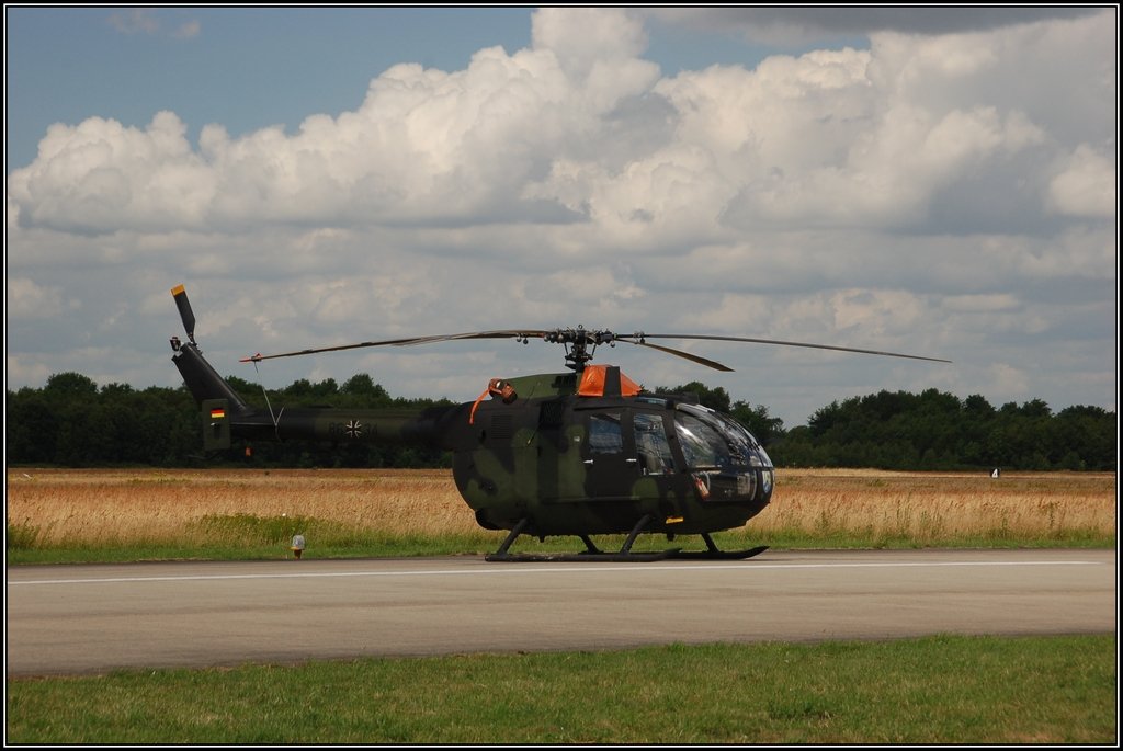 Eine Blkow Bo 105 (Kennung 86+34) der Deutschen Luftwaffe war am 19. Juni 2009 ausgestellt auf dem militrischen Flughafen Volkel (EHVK).