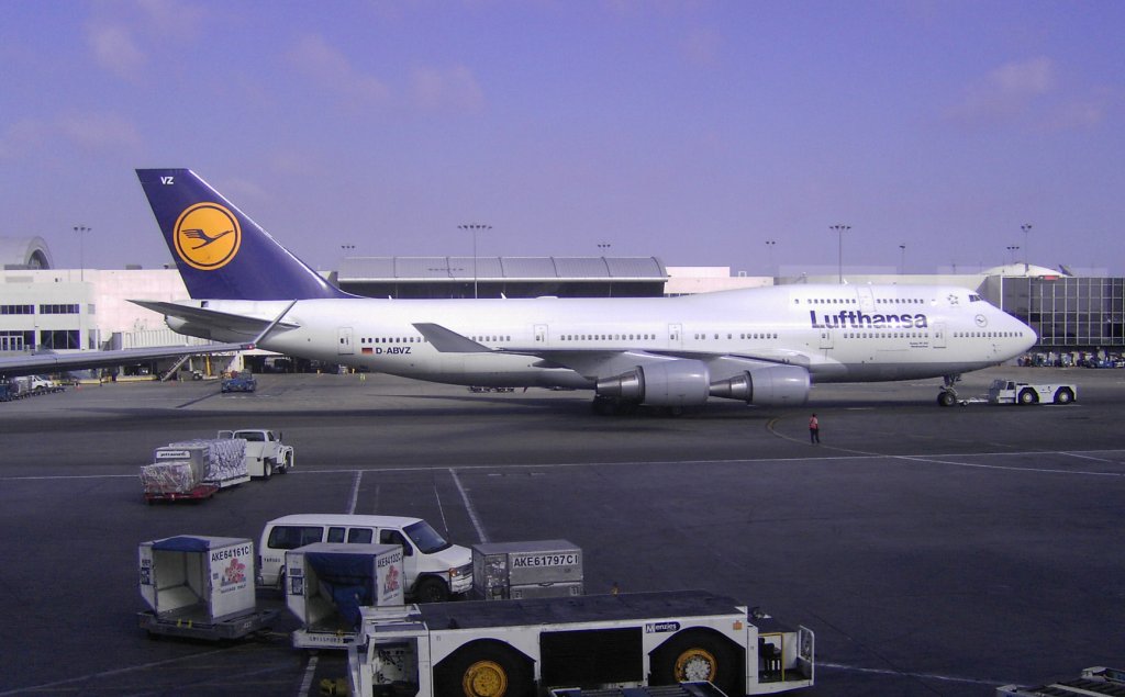 Eine Boing 747 der Lufthansa Airlines in Los Angeles zum