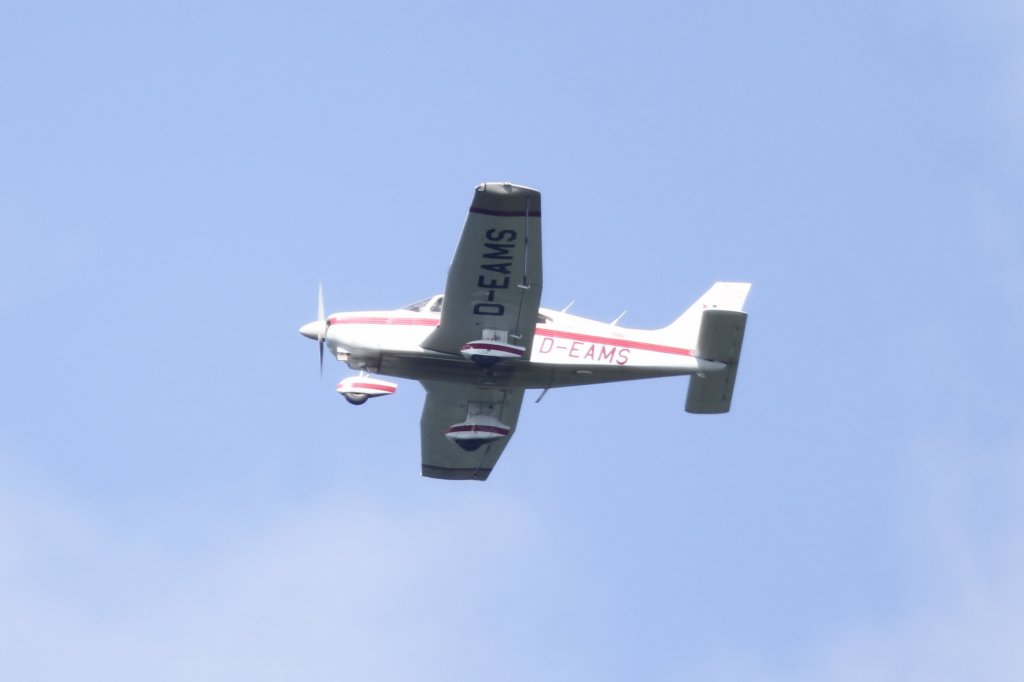Eine Private Piper PA-28-181 Archer II ber Murrhardt am 28.8.2011.