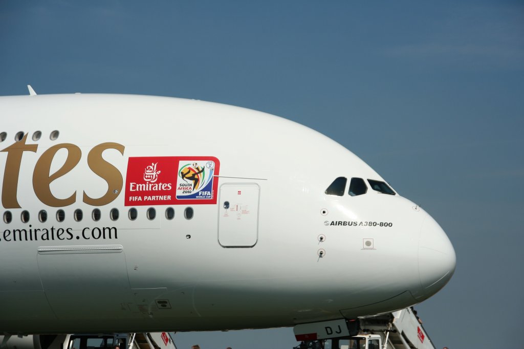 Emirates A 380-861 A6-EDJ mit Sticker zur Fuball-WM am 09.06.2010 auf der ILA in Berlin-Schnefeld