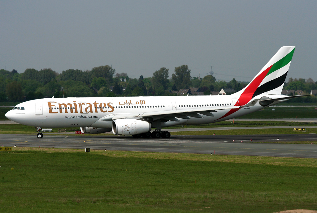 Emirates A330-200 A6-EPA rollt zur 05R in DUS / EDDL / Dsseldorf am 03.05.2008
