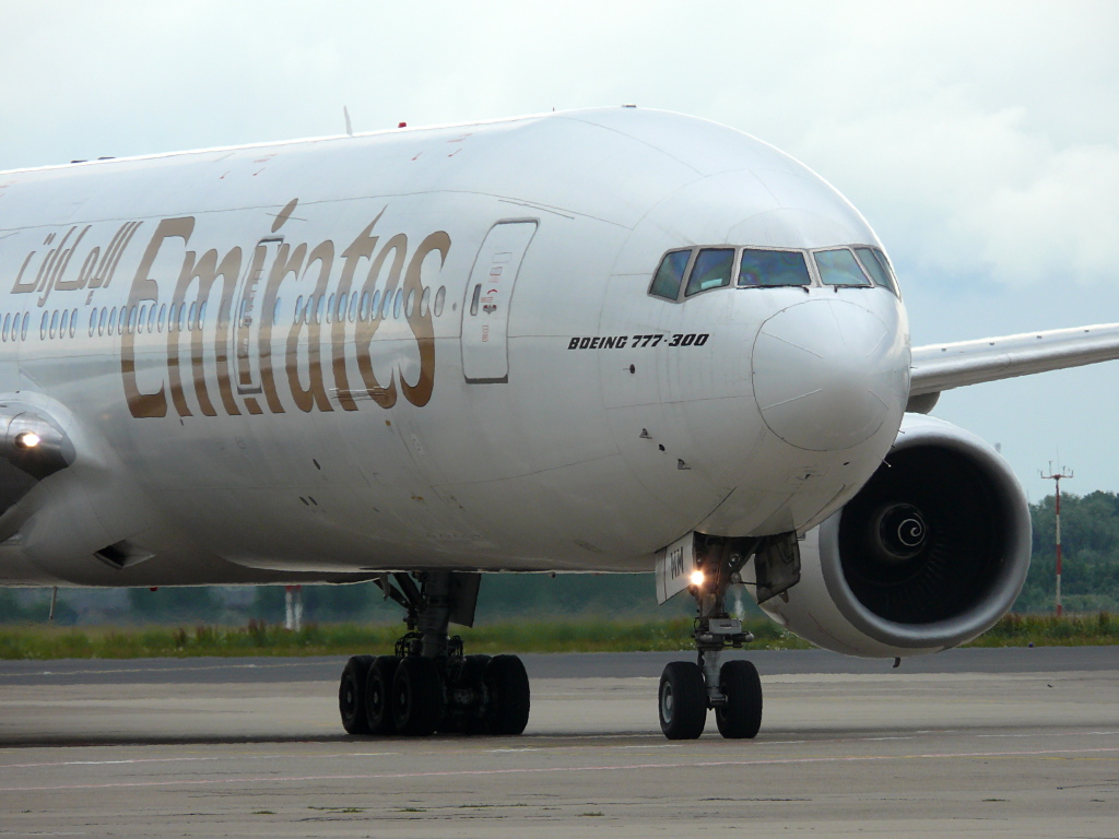 Emirates; A6-EMM; Boeing 777-31H. Flughafen Dsseldorf. 19.06.2010.