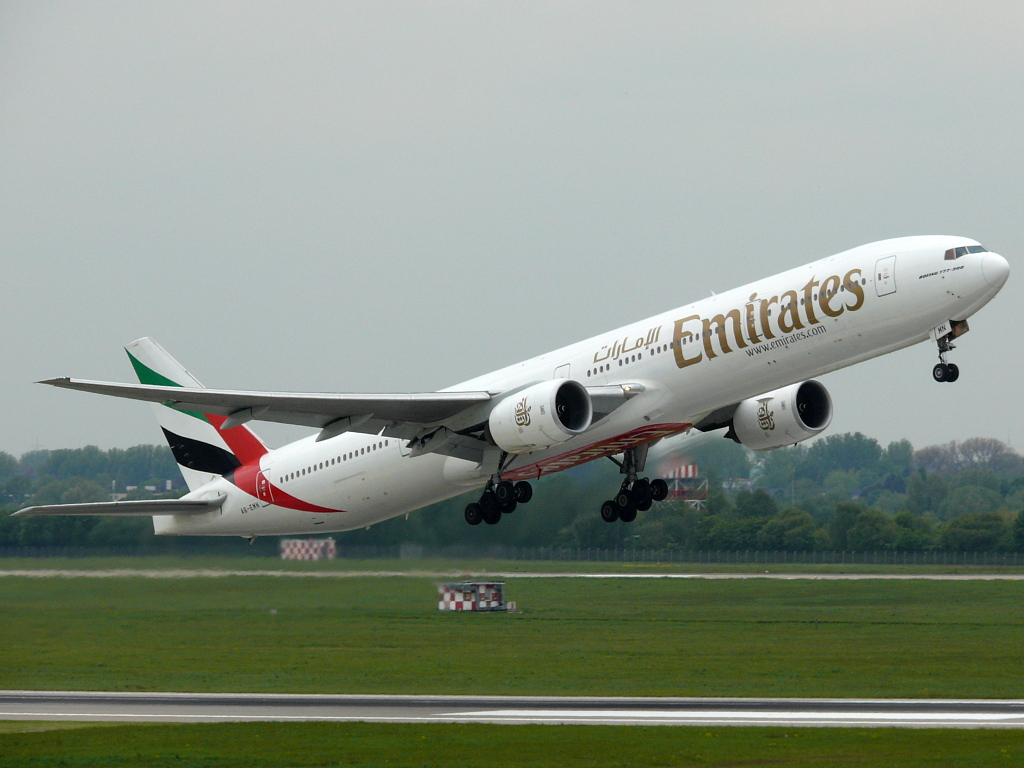 Emirates; A6-EMN; Boeing 777-31H. Flughafen Dsseldorf. 10.05.2010.