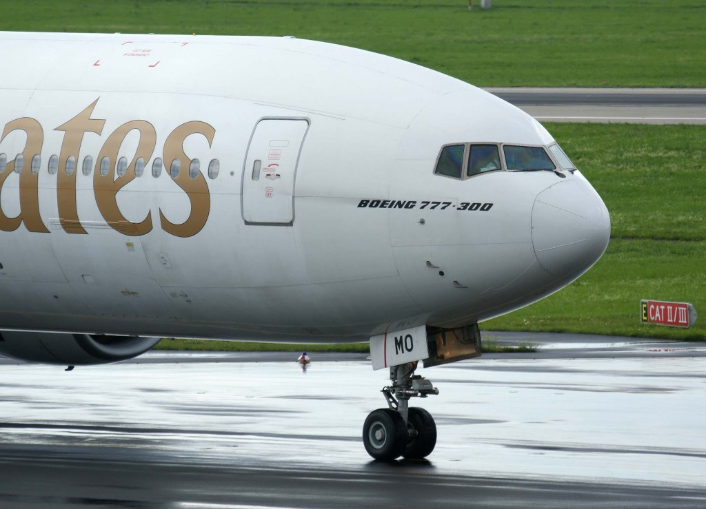 Emirates, A6-EMO, Boeing 777-300, 2010.08.28, DUS-EDDL, Dsseldorf, Germany

