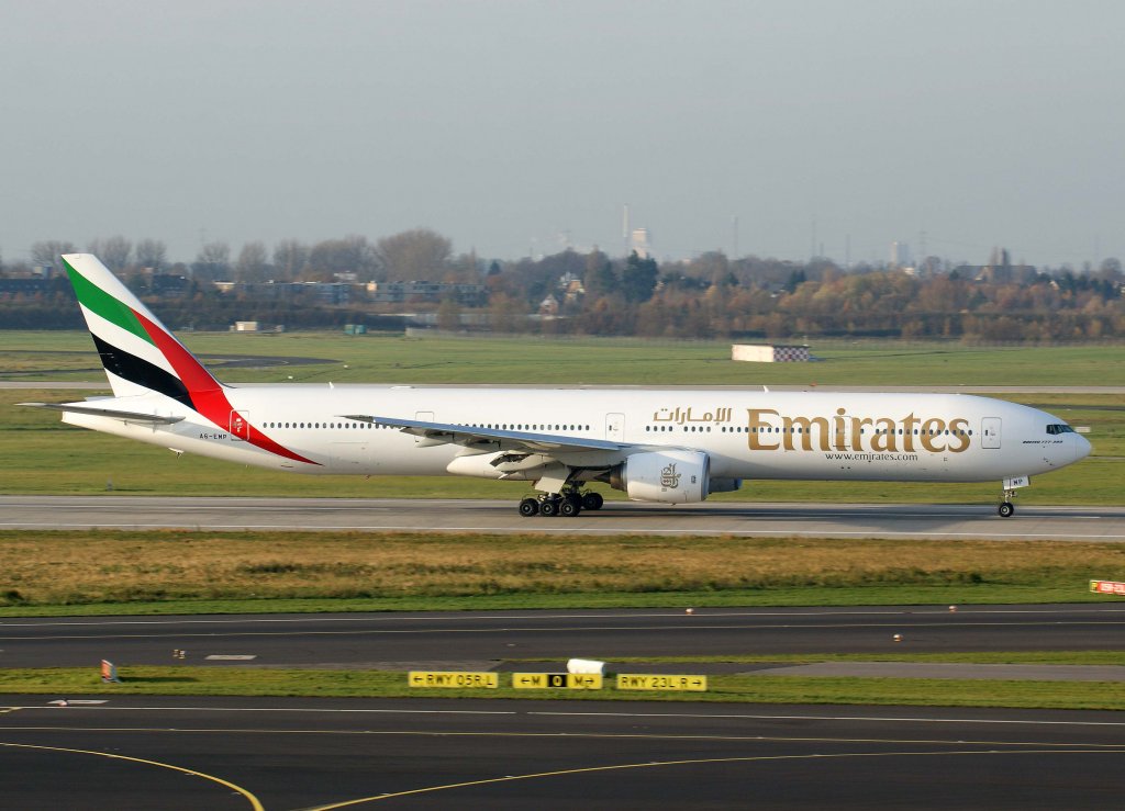 Emirates, A6-EMP, Boeing 777-300, 2010.11.21, DUS-EDDL, Dsseldorf, Germany 

