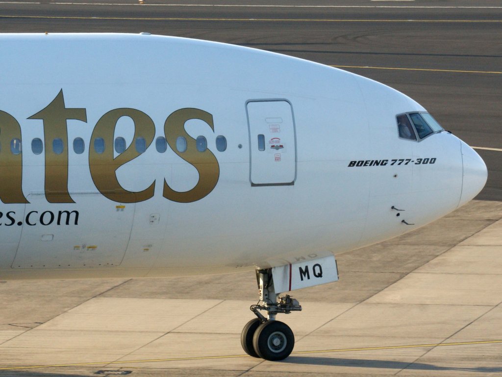 Emirates, A6-EMQ, Boeing 777-300 (Bug/Nose), 13.11.2011, DUS-EDDL, Dsseldorf, Germany 
