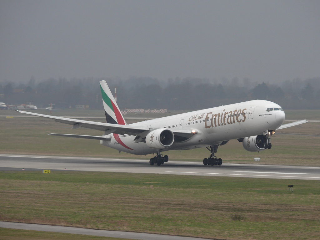 Emirates; A6-EMS; Boeing 777-31H. Flughafen Dsseldorf. 19.02.2011.