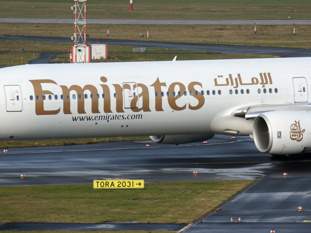 Emirates, A6-EMX, Boeing, 777-300 (Schriftzug und Turbine), 06.01.2012, DUS-EDDL, Dsseldorf, Germany 