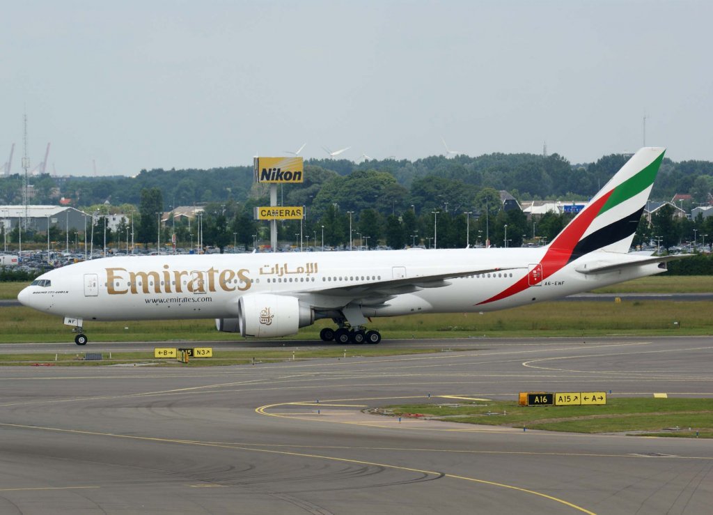 Emirates, A6-EWF, Boeing 777-200 LR, 2010.06.26, AMS-EHAM, Amsterdam (Schiphol), Niederlande