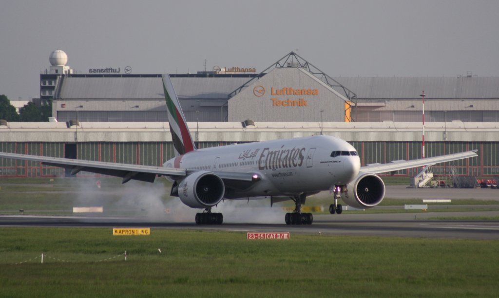 Emirates,A6-EWF,(c/n35586),Boeing 777-21H(LR),21.05.2012,HAM-EDDH,Hamburg,Germany