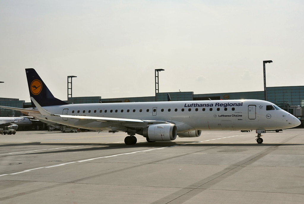 ERJ-190-100LR, D-AECB, Lufthansa Regional, auf dem Vorfeld in Frankfurt - 14.04.2012