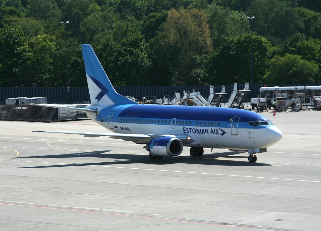 Estonian Air B 737-5L9 ES-ABL bei der Ankunft in Berlin-Tegel am 08.05.2011