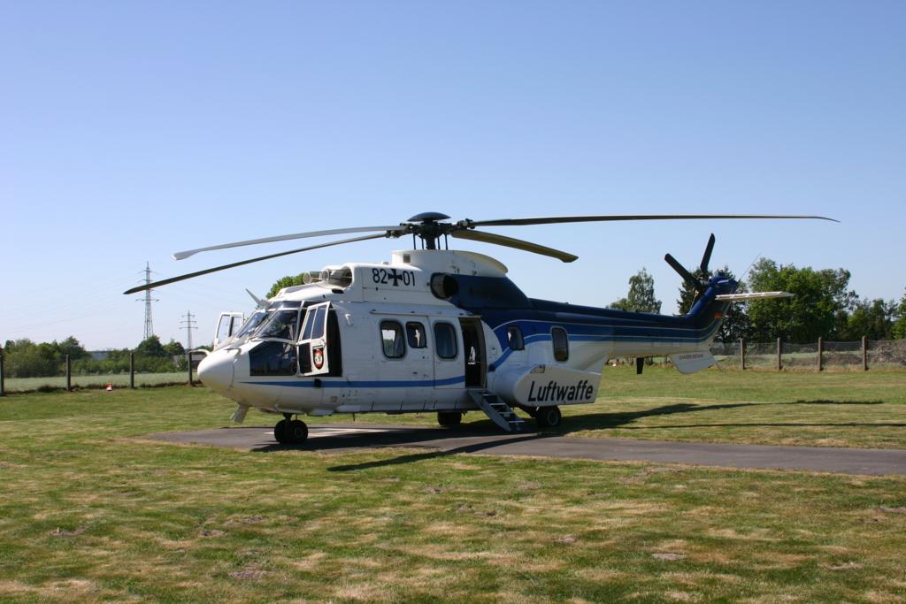 Eurocopter AS5X Couger der Flugbereitschaft des Bundesministeriums fr Verteidigung
(FlBschftBMVg) hier bei einem Wahlkampfeinsatz am 1.5.2007 in Ibbenbren.