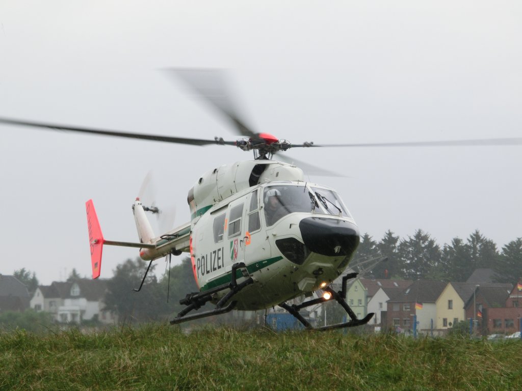 Eurocopter BK-117 C1 D-HNWQ der Polizei bei einer bung am 27.06.12 in Leverkusen(EDKL)Germany am Rhein.