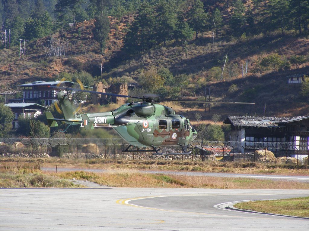 Eurocopter BK-117 IA 1138 von der Army der Knigreichs Bhutan,ist gestartet in Paro (PBH) am 22.10.2012