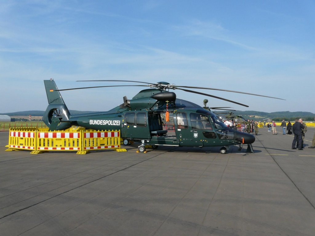 Eurocopter EC-155B Dauphin - D-HLTD - Bundespolizei

aufgenommen am 17. August 2008 whrend des Tag der offenen Tr in der Heeresflieger-Kaserne Fritzlar