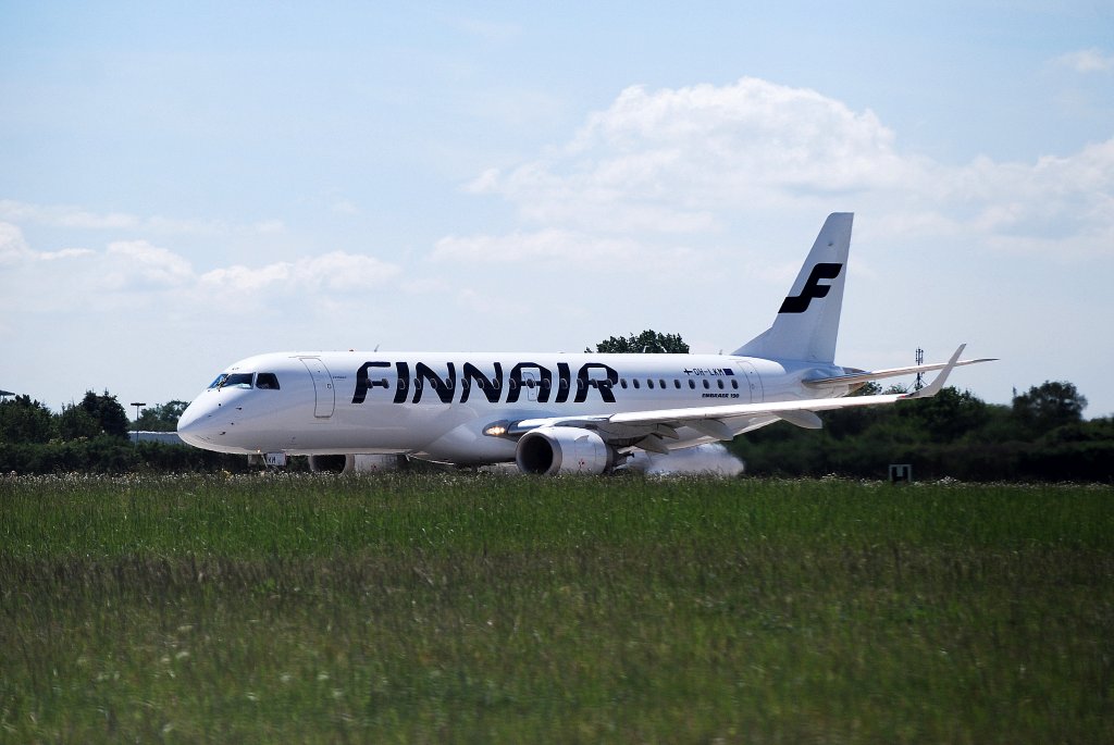 Finnair Embraer 190 OH-LKM in Hamburg Fuhlsbttel am 01.06.11