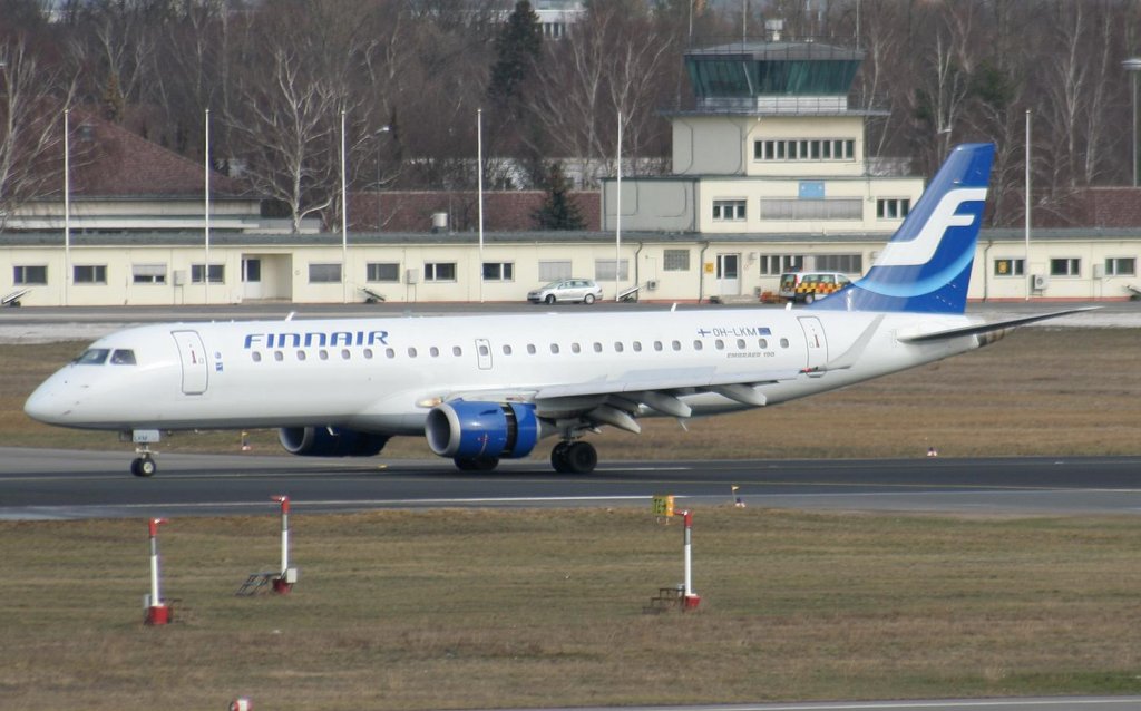 Finnair Embraer ERJ 190-100LR OH-LKM nach der Landung in Berlin-Tegel am 27.02.2010