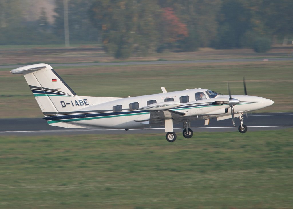 Finow Air Service Piper PA-42 Cheyenne III D-IABE beim Start in Berlin-Tegel am 09.10.2010