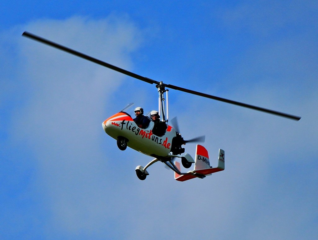 Fliegendes Cabriolet, Gyrocopter (Tragschrauber) MT-03 am 12.07.2012 in Merzbrck bei Aachen.