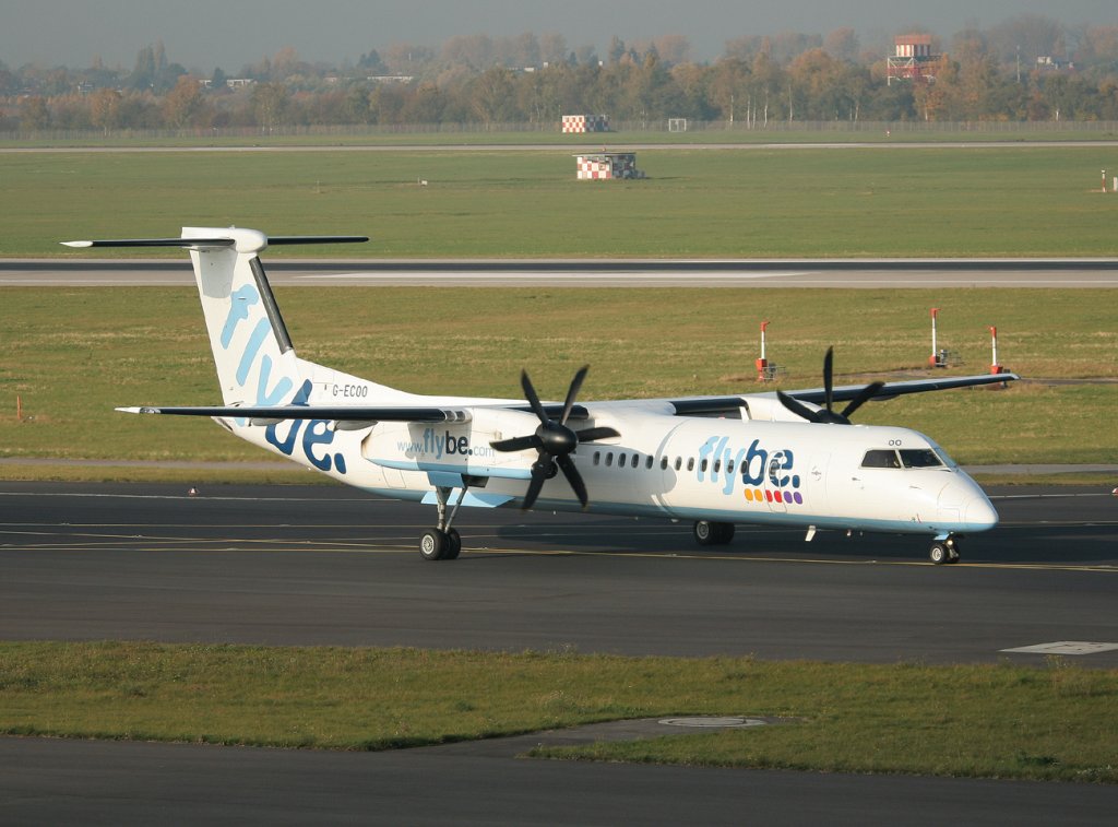 Flybe De Havilland Canada DHC-8-402Q G-ECOO auf dem Weg zum Start in Dsseldorf am 31.10.2011