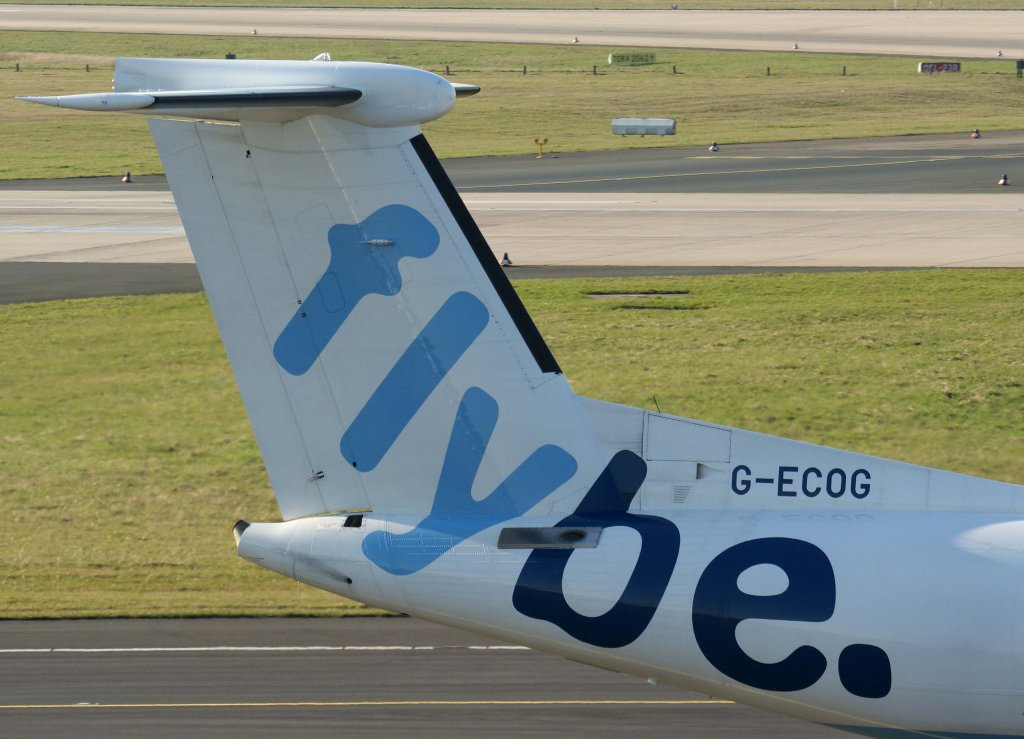 Flybe, G-ECOG, Bombardier DHC 8Q-400 (Seitenleitwerk/Tail), 20.03.2011, DUS-EDDL, Dsseldorf, Germany