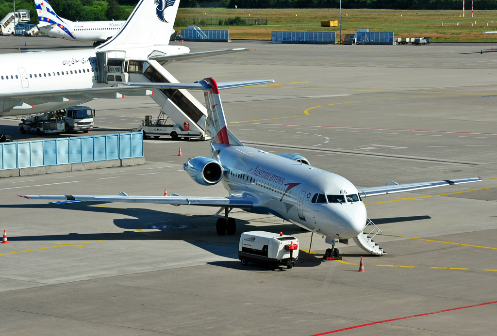 Fokker 70, OE-LFG, Austrian Arrows (Tyrolean) am Flughafen Kln - 02.06.2011