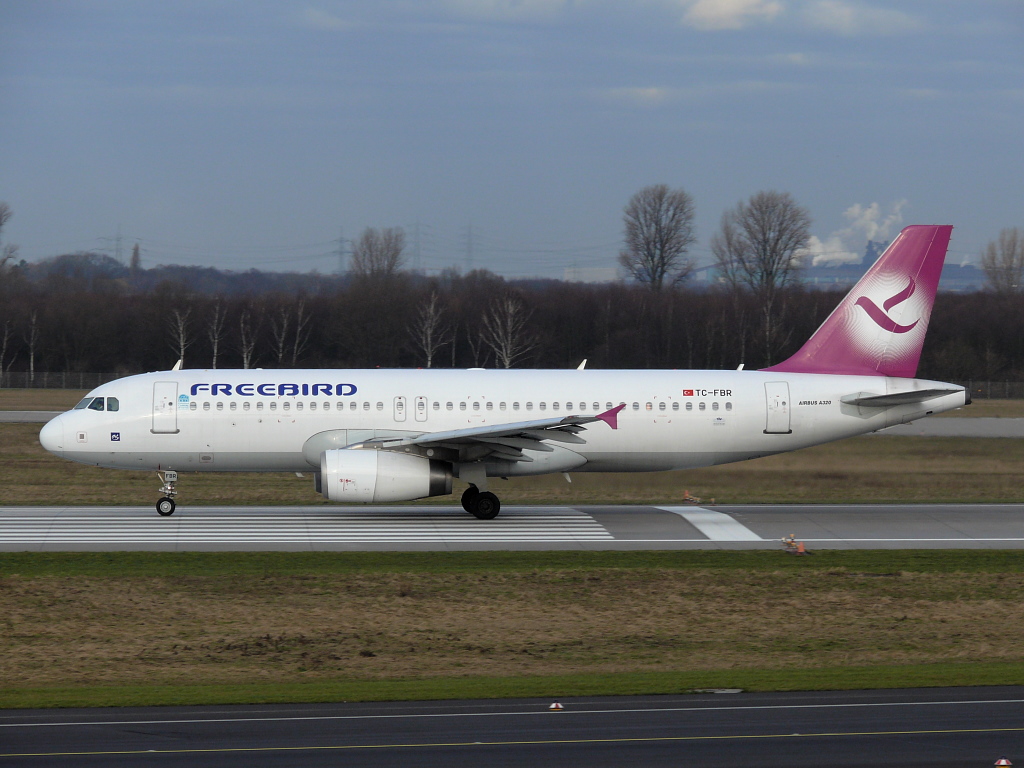 Freebird; TC-FBR; Airlines Airbus A320-232. Flughafen Dsseldorf. 16.01.2011.