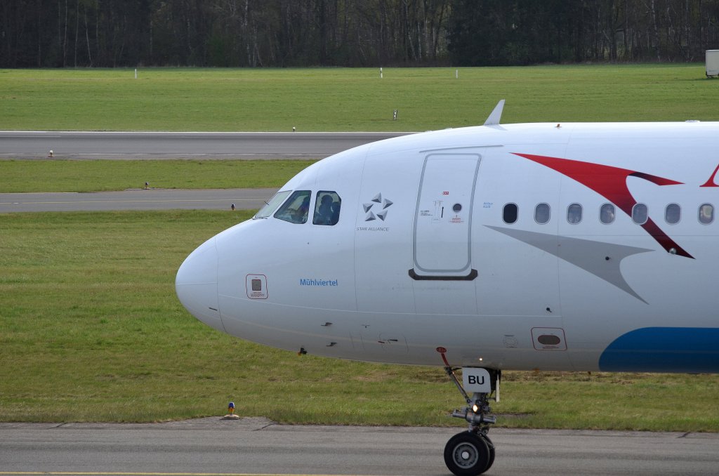 Front des Austrian Airbus A320 OE-LBU Mhlviertel aufgenommen am 02.05.13 in Hamburg Fuhlsbttel.