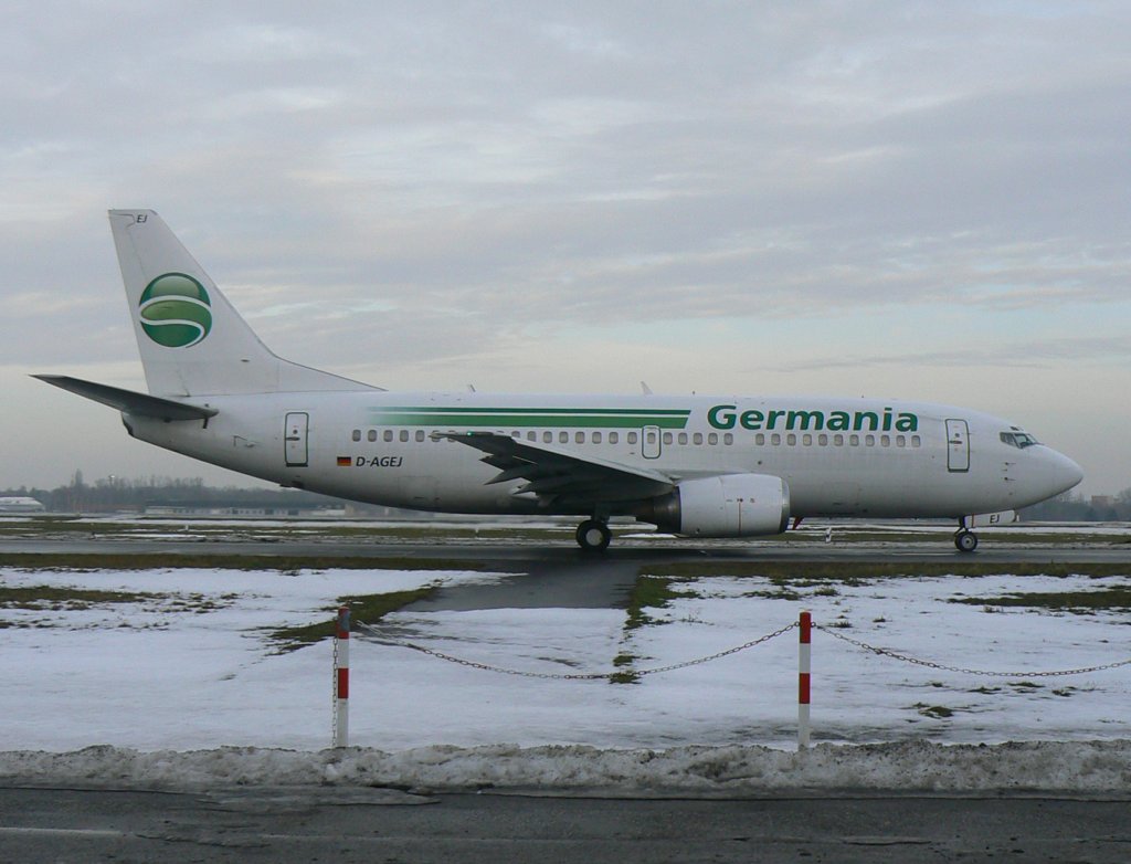 Germania B 737-3L9 D-AGEJ am frhen Morgen des 08.01.2011 auf dem Flughafen Berlin-Tegel