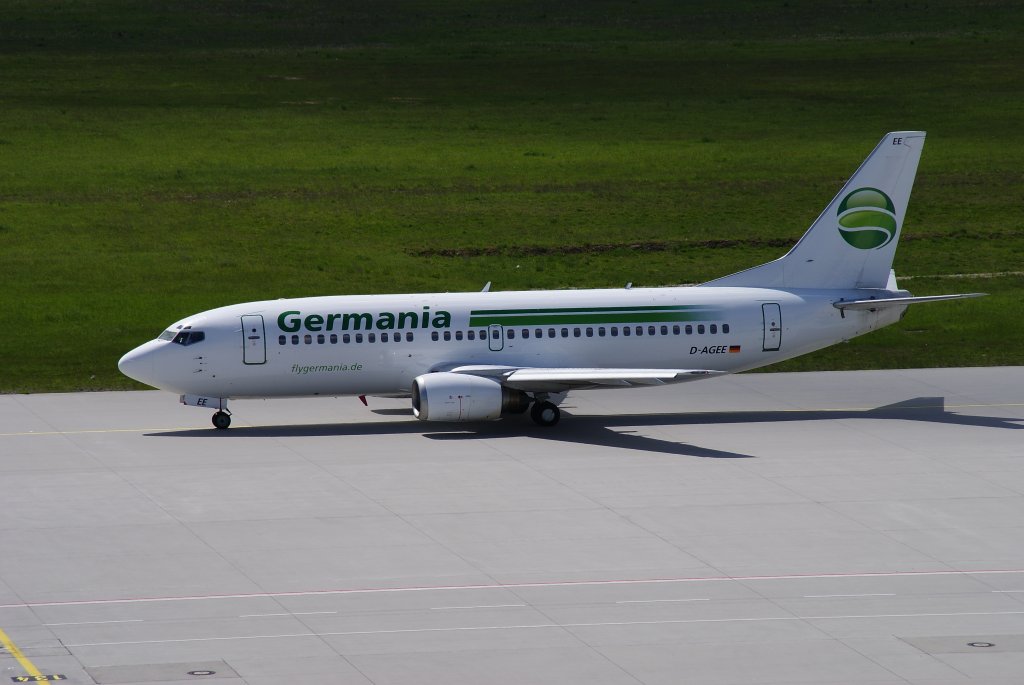 Germania, Boeing 737-300, Kennung: D-AGEE beim rollen zur Startbahn auf dem Flughafen Leipzig am 16.05.2010