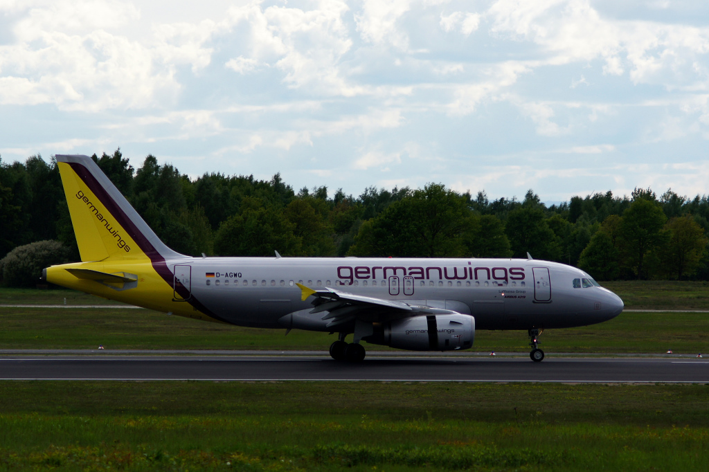 Germanwings, Airbus A319-132 D-AGWQ auf dem Weg zur R32/L beim Start in EDDK-CGN, 17:57 Uhr am 09.05.2013