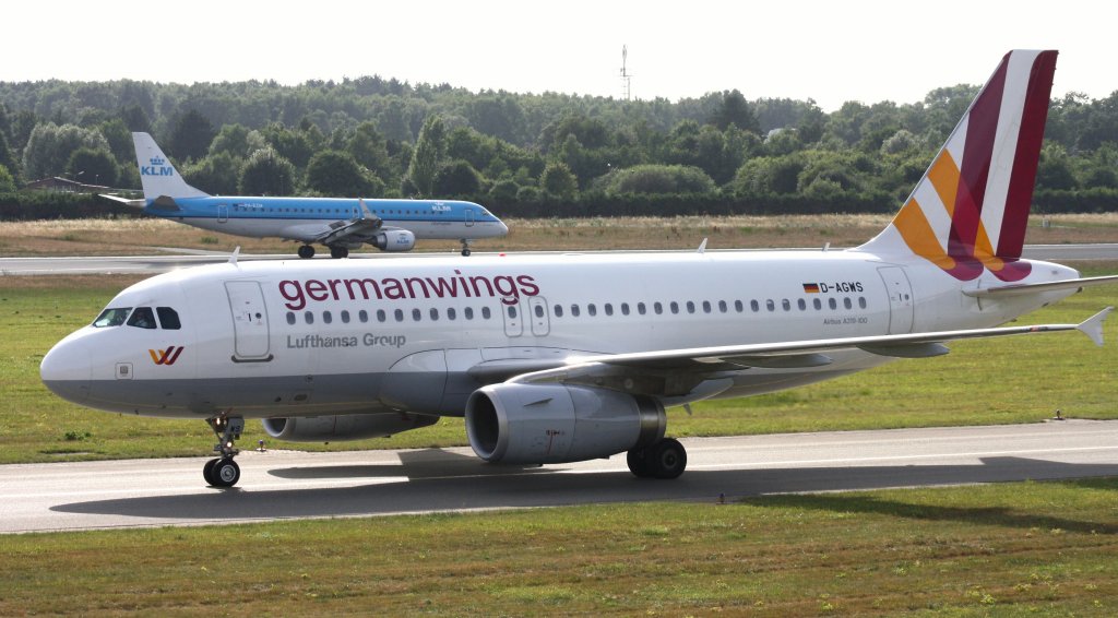 Germanwings,D-AGWS,(c/n4998),Airbus A319-132,19.07.2013,HAM-EDDH,Hamburg,Germany(hinten KLM Cityhopper,PH-EZM,ERJ-190-100).