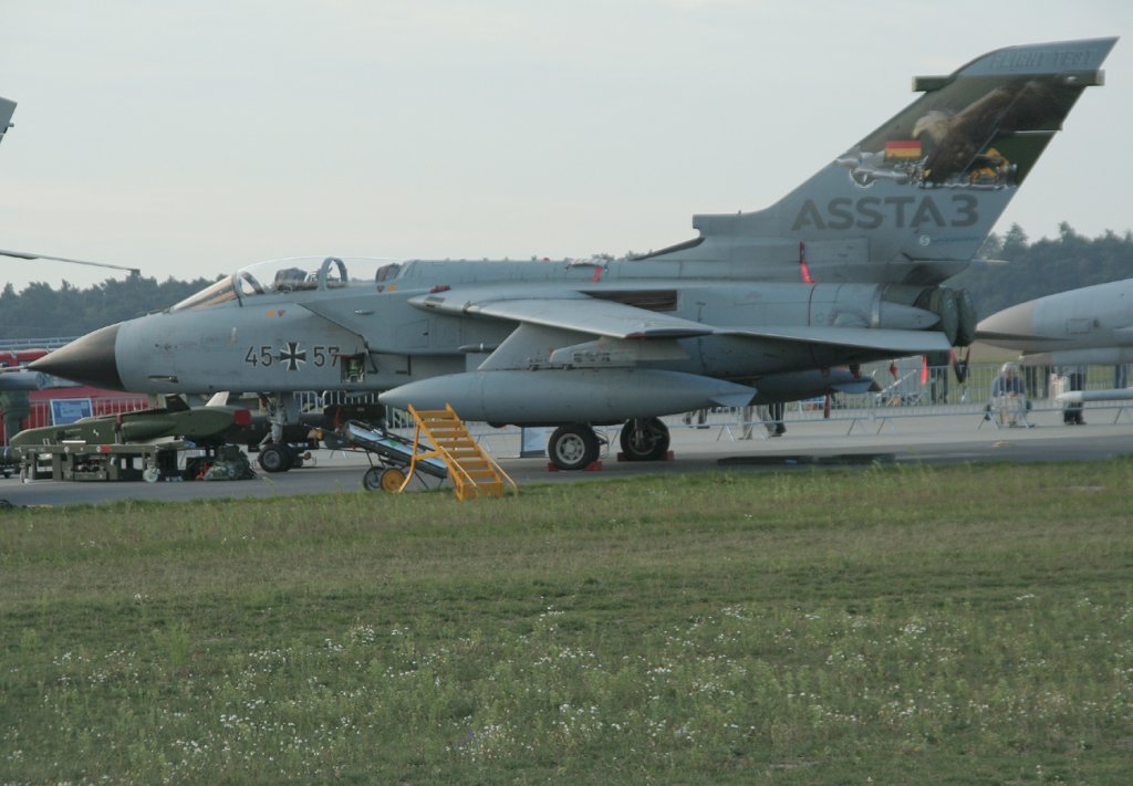 Germany Air Force Panavia Tornado IDS 45+57 am Morgen des 14.09.2012 auf der ILA 2012