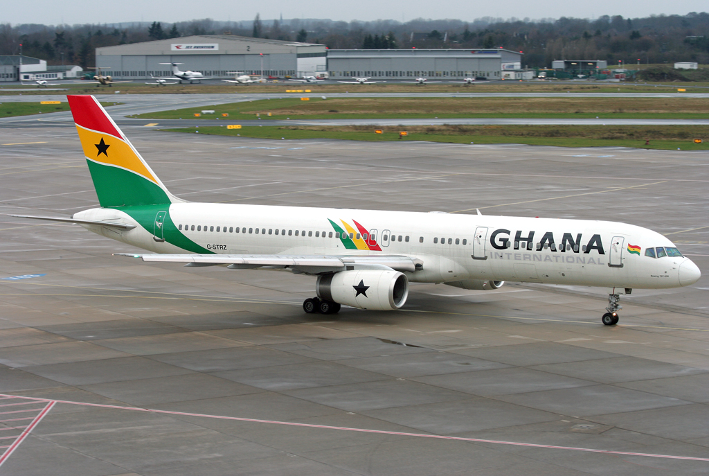 Ghana B757-200 G-STRZ rollt zur 23L in DUS / EDDL / Dsseldorf am 21.12.2008