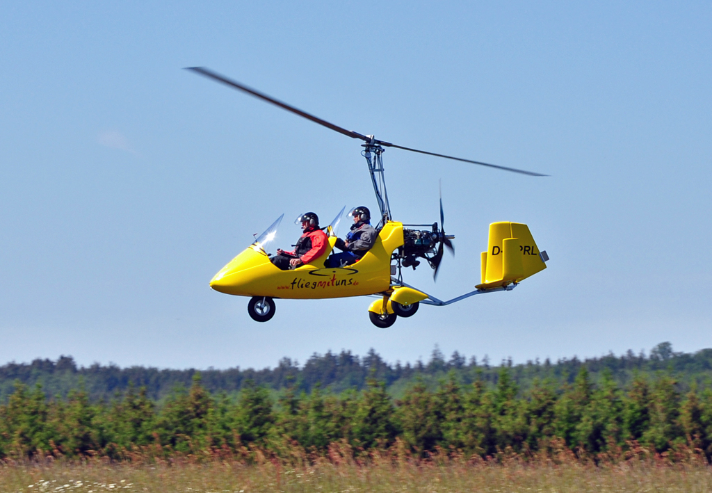 Gyrocopter MTOsport D-MPRL kurz vor der Landung auf der Dahlemer Binz - 25.05.2011