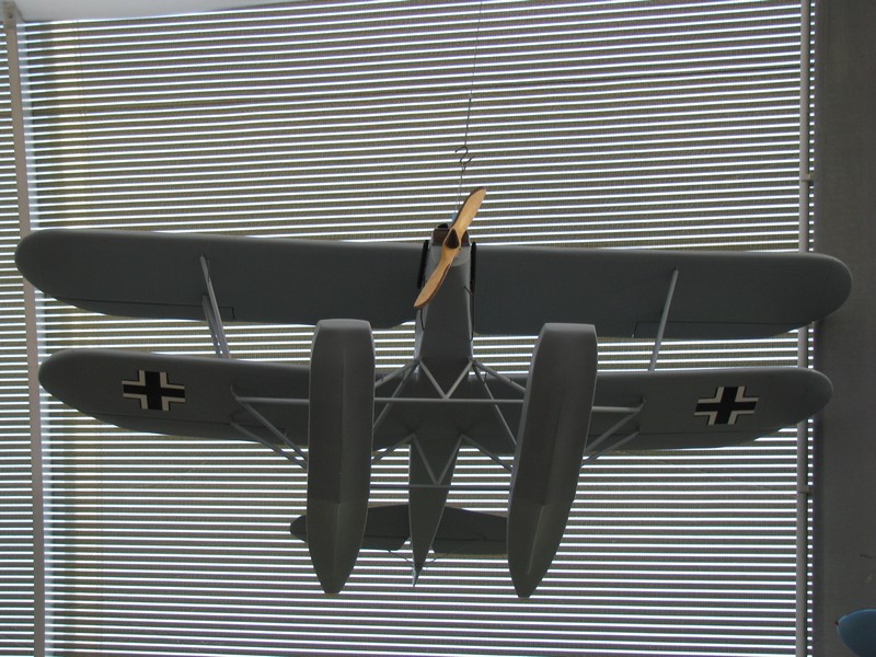 Hansestadt Wismar, Brgerpark; Modell des Flugzeug Heinkel He 42 gesehen im Technischen Landesmuseum, 17.04.2010