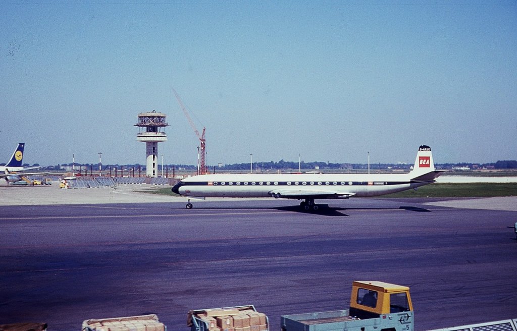 Hawker Siddeley DH/Comet G-ARJK der BEA um 1969, Düsseldorf Flughafen