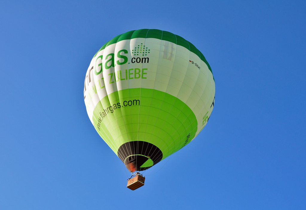 Heiluftballoon D-OZAT  fahrgas  kurz nach dem Start in Mggenhausen - 20.08.2011