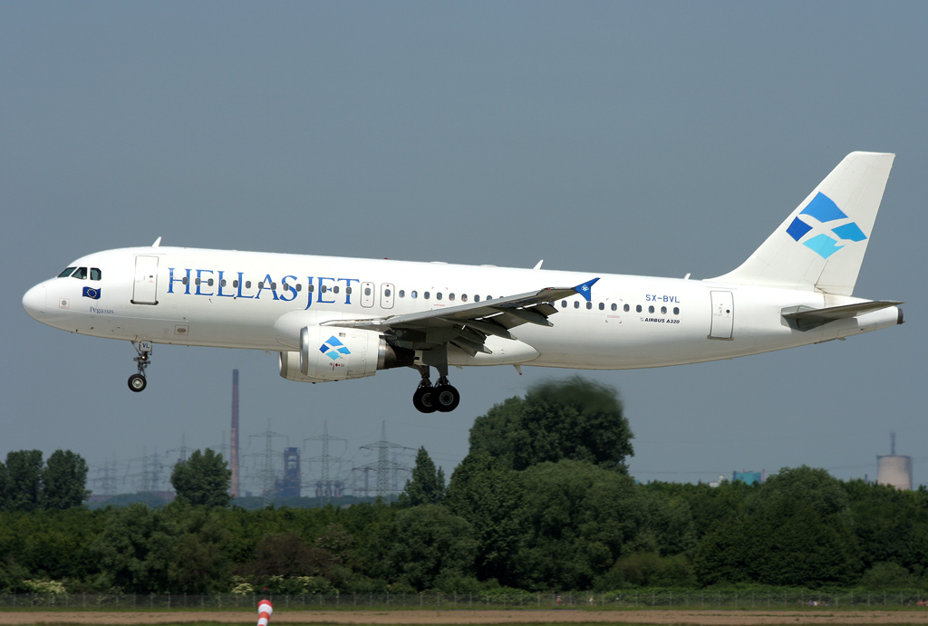 Hellas Jet A320 SX-BVL kurz vor der Landung auf der 23L in DUS / EDDL / Dsseldorf am 24.05.2009