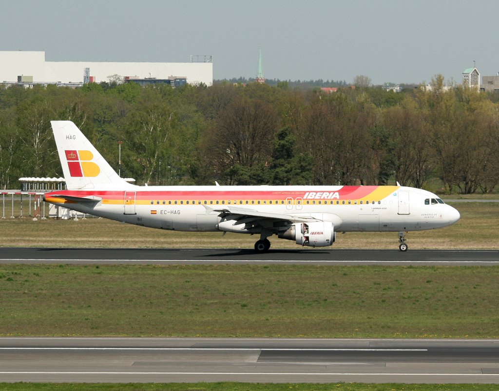 Iberia A 320-214 EC-HAG nach der Landung in Berlin-Tegel am 28.04.2012