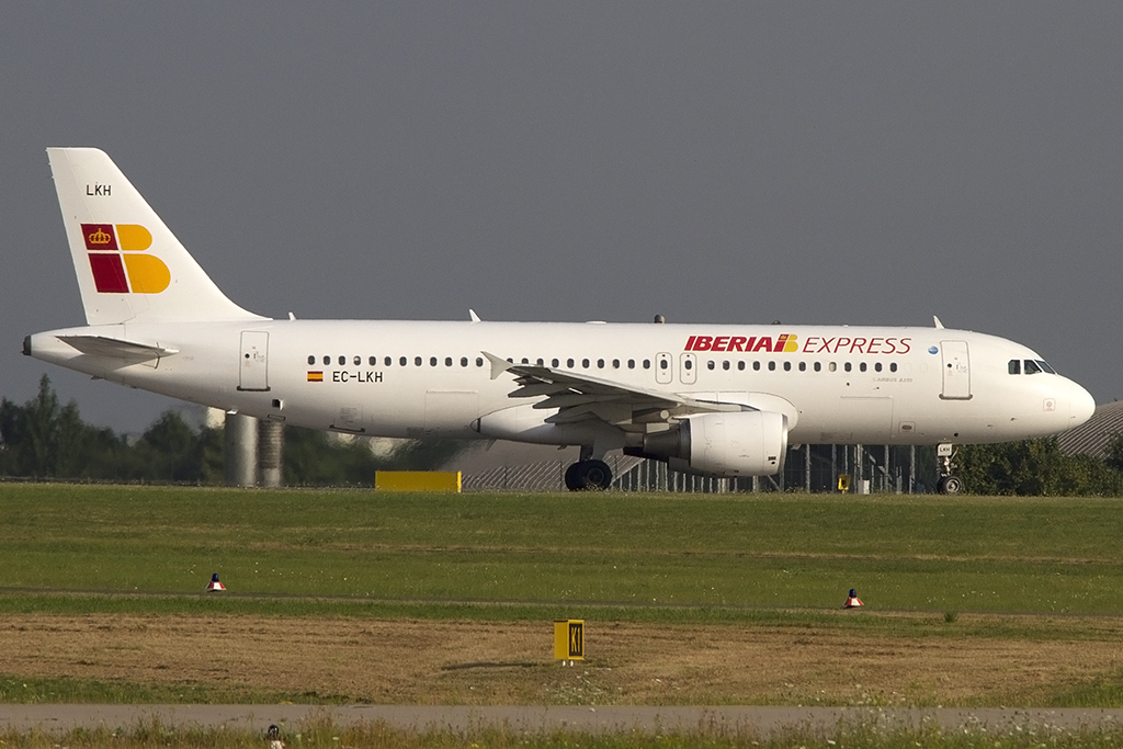 Iberia Express, EC-LKH, Airbus, A320-214, 25.07.2013, DUS, Dsseldorf, Germany 




