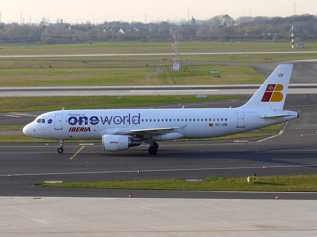 Iberia  One World ; EC-IZR; Airbus A320-214. Flughafen Dsseldorf. 27.03.2011.