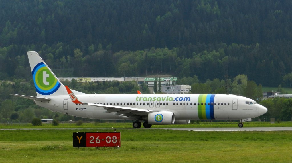 INN Innsbruck-Kranebitten, Austria -
23. April 2011 -
Transavia  Boeing 737-8EH -
PH-GGW - taxiing on Rwy 08 to AMS (Amsterdam)
